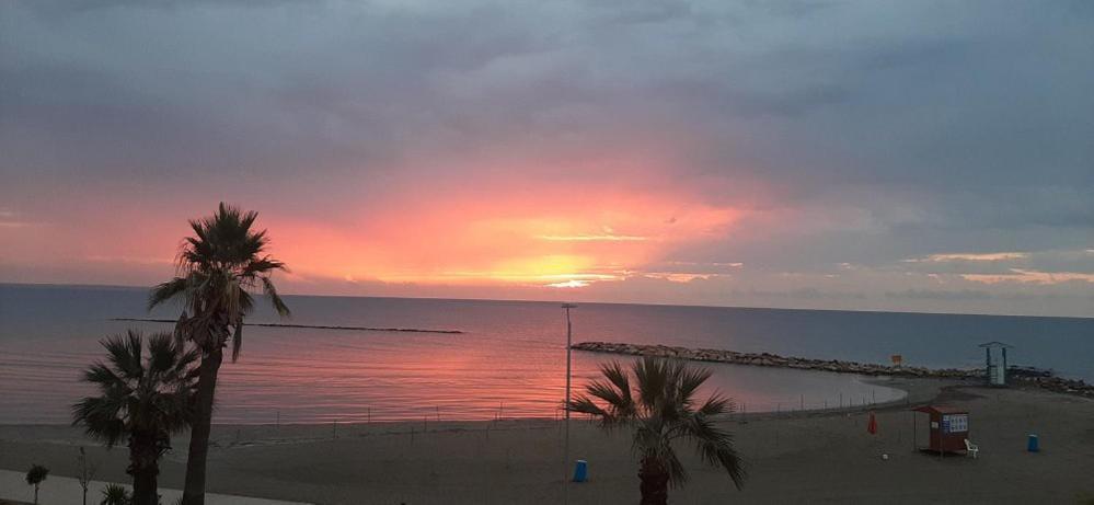 Lebay Beach Hotel Larnaca Exterior foto